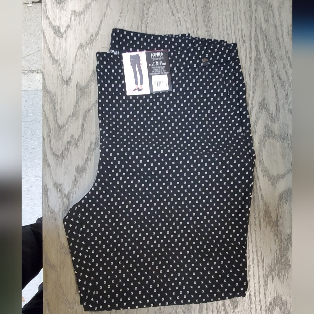 clothes - Picture 3 of 4